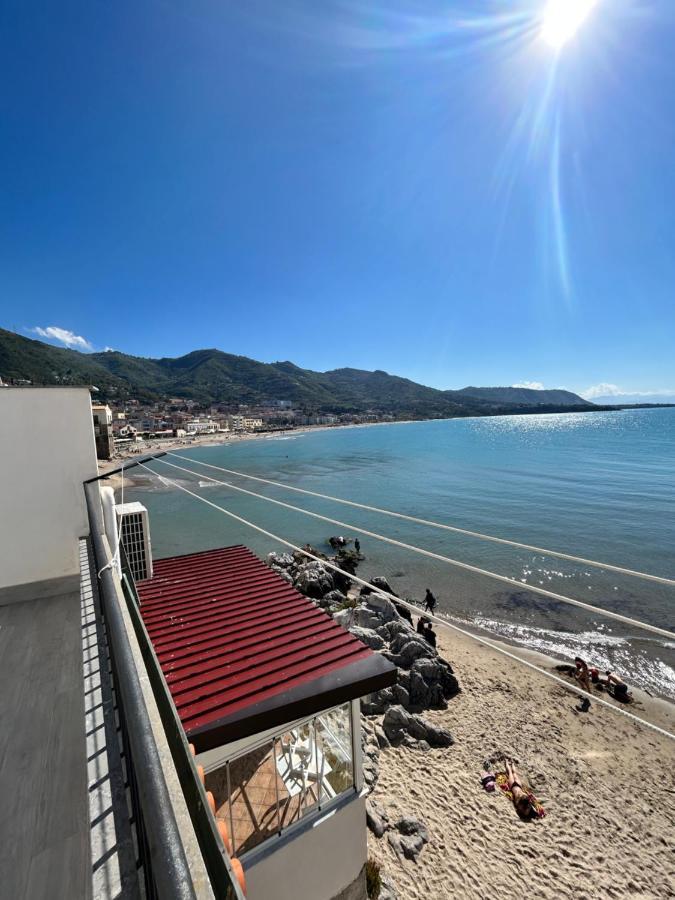Casa Marina,la Terrazza Sul Mare Bed & Breakfast